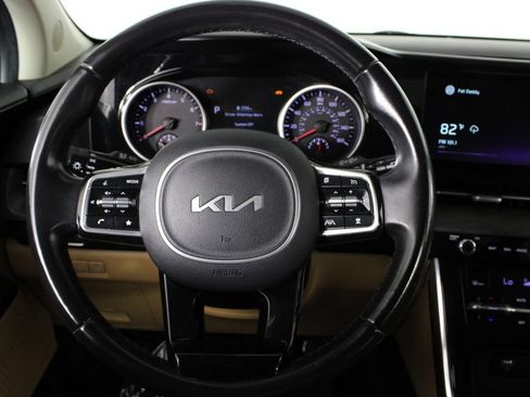 Used 2022 Kia Carnival EX FWD image 9