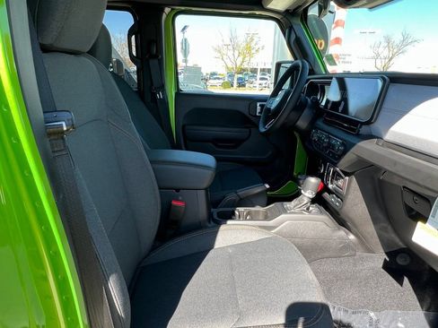 New 2025 Jeep Gladiator Sport AWD/4WD image 10