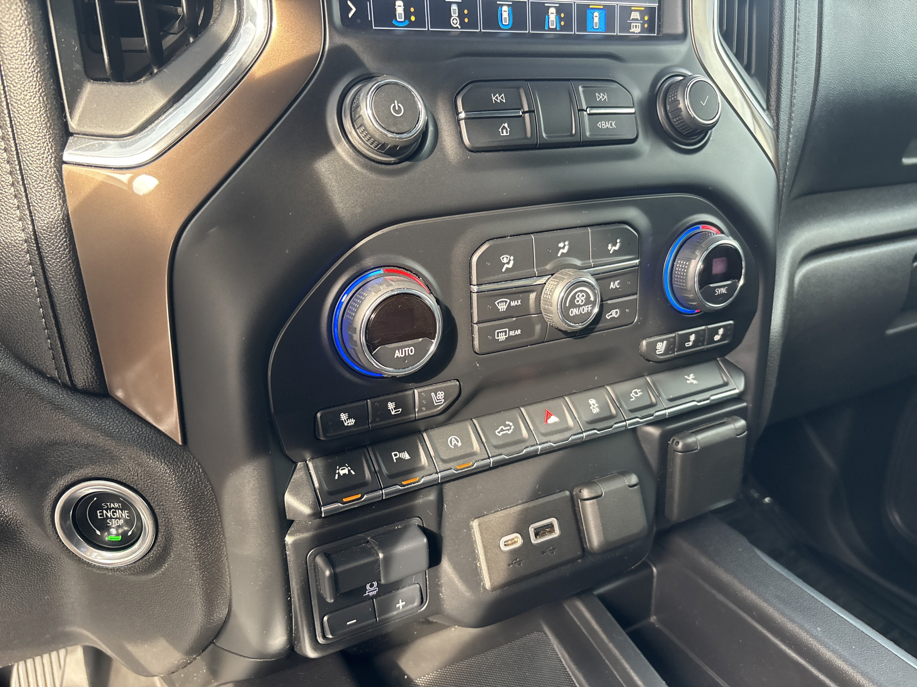 Used 2021 Chevrolet Silverado 1500 High Country w/ Technology Package AWD/4WD image 17