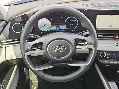 Used 2022 Hyundai Elantra Limited FWD image 27