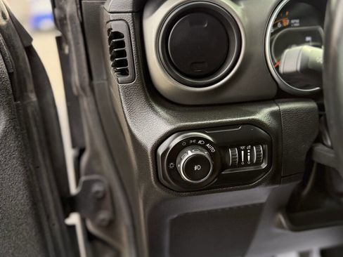 Used 2022 Jeep Wrangler Unlimited Sport image 17