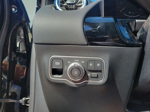 Certified 2025 Mercedes-Benz GLA 250 image 18