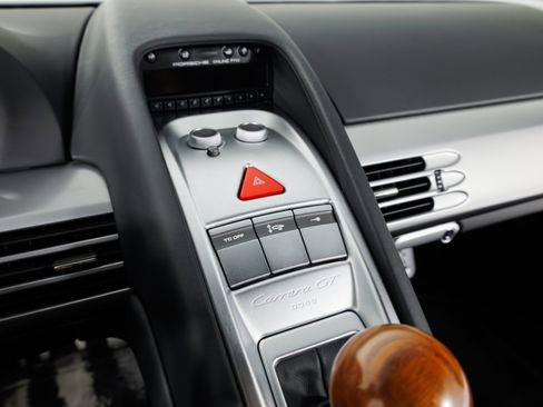 Used 2004 Porsche Carrera GT RWD image 26