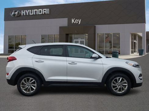 Used 2018 Hyundai Tucson SE AWD/4WD image 3