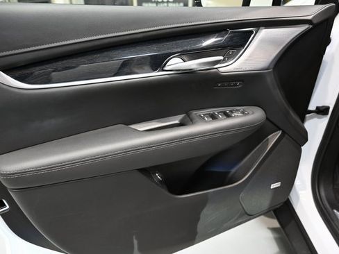 Used 2025 Cadillac XT5 Premium Luxury image 25