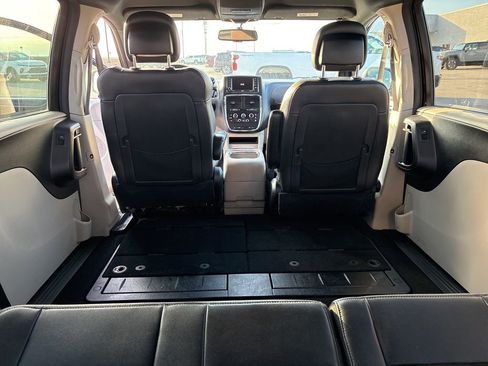 Used 2017 Dodge Grand Caravan SXT image 29