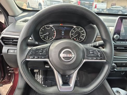 Used 2024 Nissan Altima 2.5 SV FWD image 14