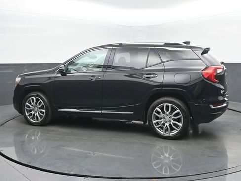 Used 2023 GMC Terrain Denali w/ Denali Premium Package AWD/4WD image 3