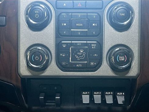 Used 2013 Ford F250 Lariat w/ Chrome Pkg image 17