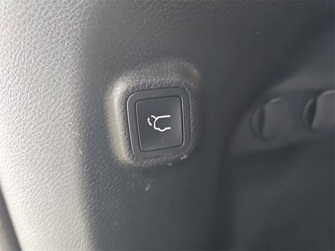 Used 2022 Jeep Cherokee Limited image 18