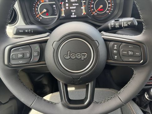 Used 2025 Jeep Wrangler Sport AWD/4WD image 21