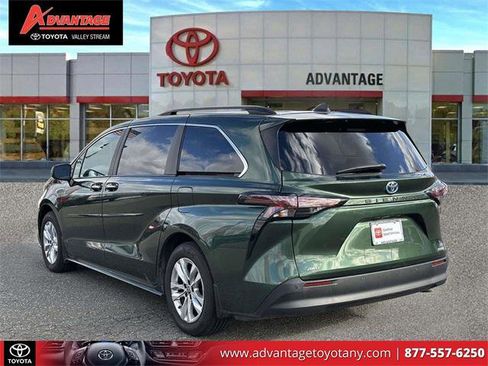 Certified 2024 Toyota Sienna XLE image 10