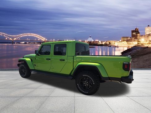 Used 2025 Jeep Gladiator Sport AWD/4WD image 3