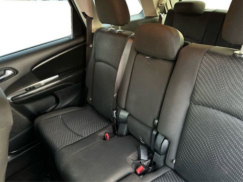 Used 2019 Dodge Journey SE image 13