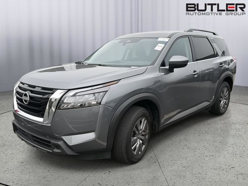 Used 2025 Nissan Pathfinder SV FWD image 2