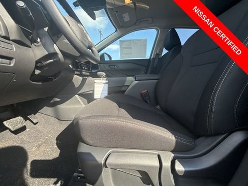 Used 2025 Nissan Rogue S AWD/4WD image 12