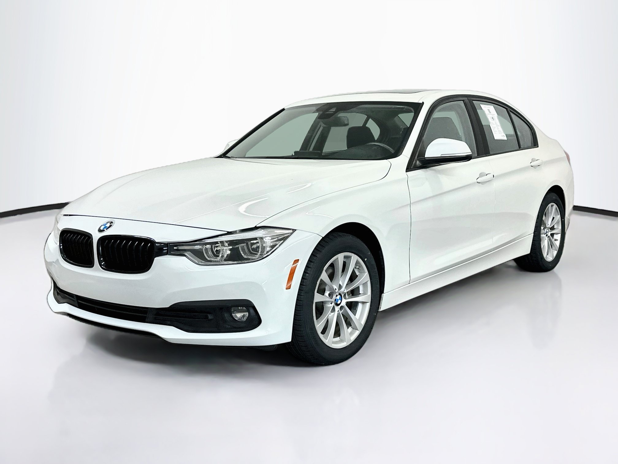 Used 2018 BMW 320i xDrive Sedan w/ Premium Package AWD/4WD image 3