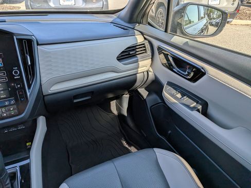 Certified 2025 Subaru Forester Limited image 17