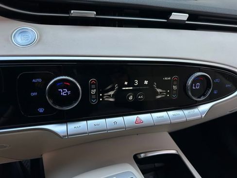 Used 2023 Genesis GV70 2.5T w/ Select Package image 26