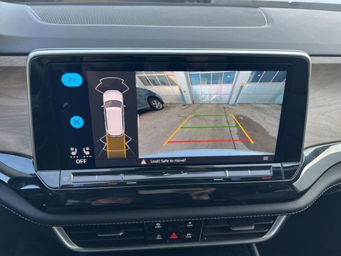 Used 2024 Volkswagen Atlas SE image 19