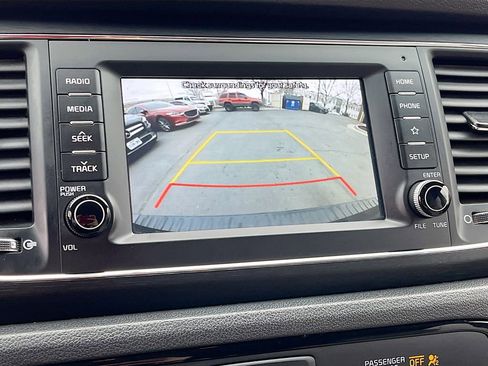 Used 2020 Kia Sedona LX image 13