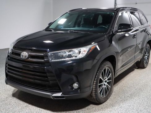 Used 2018 Toyota Highlander SE image 33