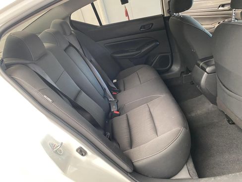 Used 2024 Nissan Altima 2.5 SV FWD image 11
