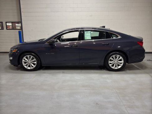 Used 2025 Chevrolet Malibu LT image 2