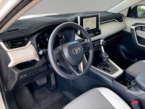 Used 2025 Toyota RAV4 XLE Premium FWD image 17