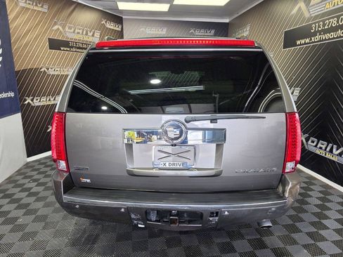 Used 2012 Cadillac Escalade Luxury RWD image 7