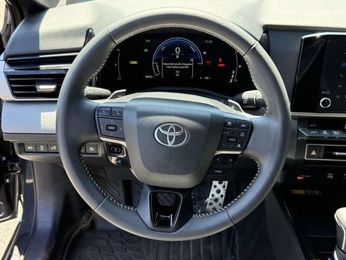 Used 2025 Toyota Camry SE FWD image 14