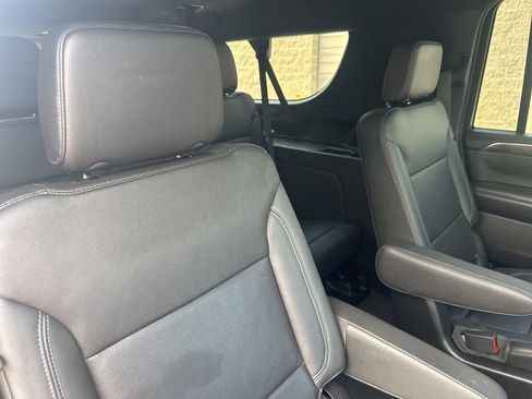Used 2021 Chevrolet Suburban Z71 w/ Z71 Signature Package AWD/4WD image 30