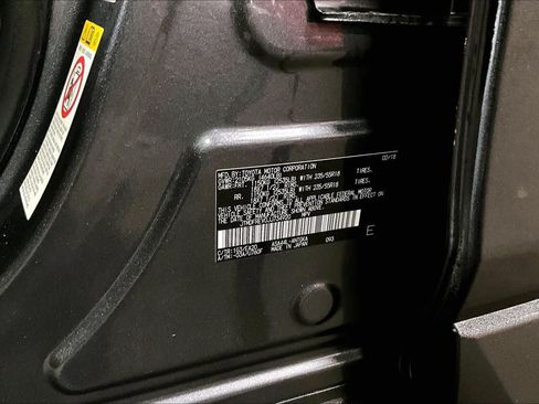 Used 2018 Toyota RAV4 Limited AWD/4WD image 36