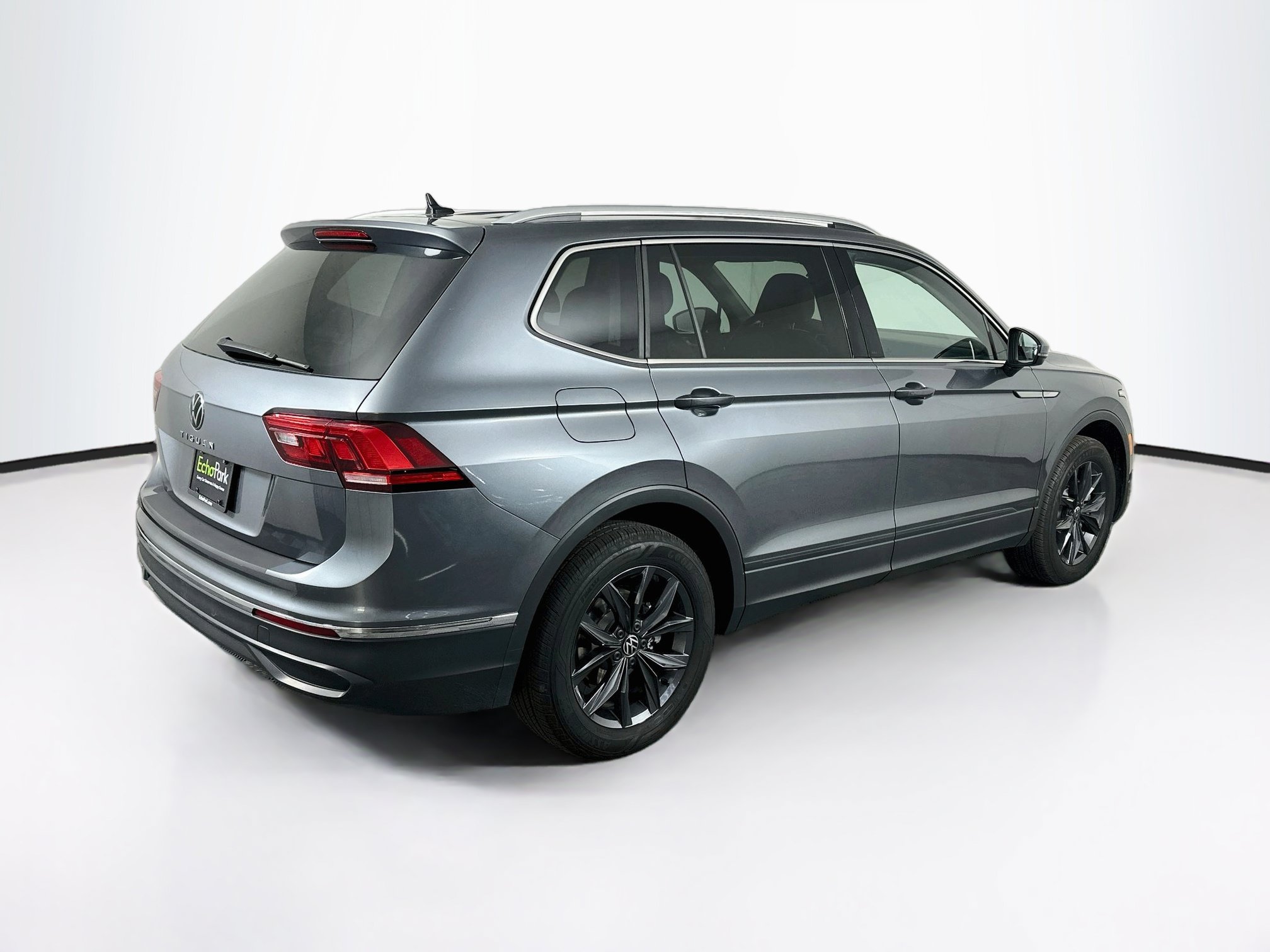 Used 2023 Volkswagen Tiguan SE FWD image 9