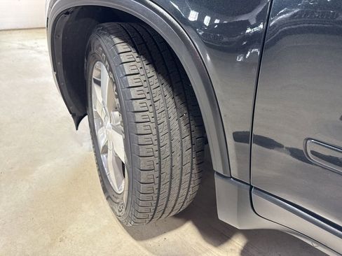 Used 2011 GMC Acadia SLE FWD image 3