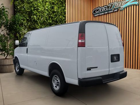 Used 2021 Chevrolet Express 2500 RWD image 4