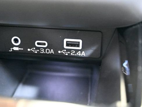 Certified 2025 Subaru Outback Onyx Edition AWD/4WD image 32