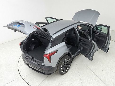 New 2025 Chevrolet Blazer EV RS image 15