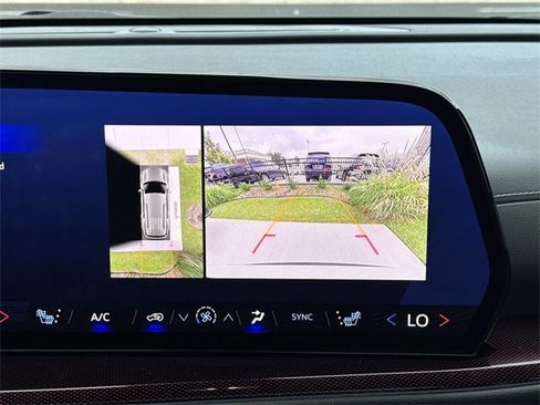 Used 2025 Chevrolet Traverse Z71 w/ Driver Confidence Package image 26