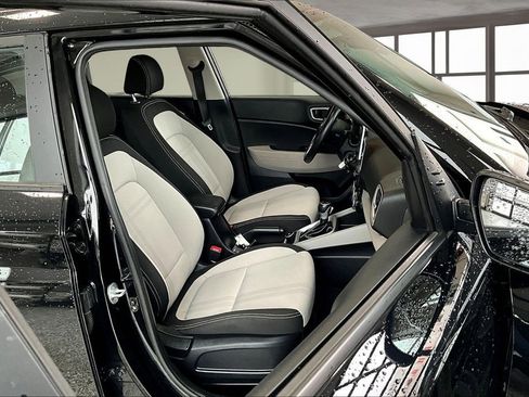 Used 2023 Hyundai Venue SEL w/ Cargo Package image 8