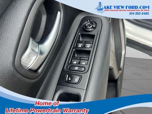 Used 2022 Jeep Renegade Latitude AWD/4WD image 17