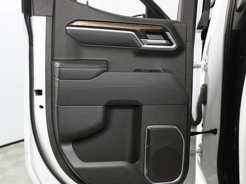 Used 2025 GMC Sierra 1500 Elevation image 26