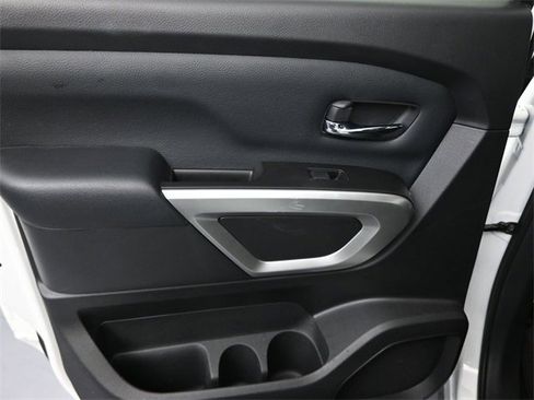 Used 2024 Nissan Titan SV w/ SV Convenience Package image 24