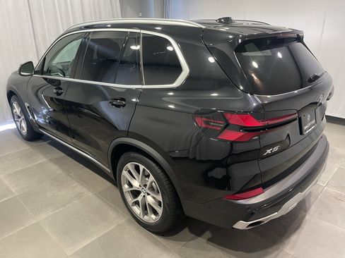 Certified 2024 BMW X5 xDrive40i w/ Premium Package AWD/4WD image 4