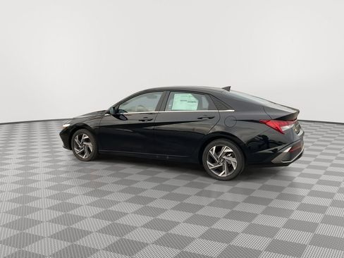 New 2025 Hyundai Elantra Limited image 11