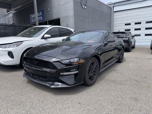 Used 2019 Ford Mustang Coupe RWD image 3