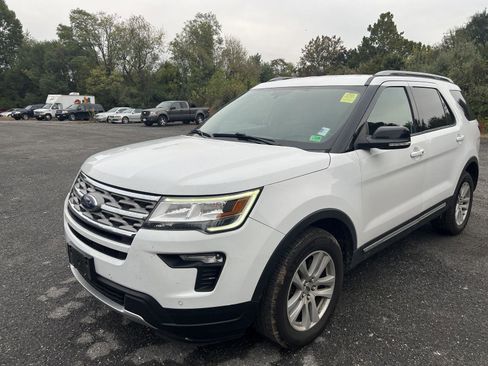 Used 2018 Ford Explorer XLT w/ Equipment Group 202A image 7