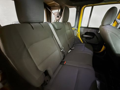 Used 2021 Jeep Wrangler Unlimited Sport image 31