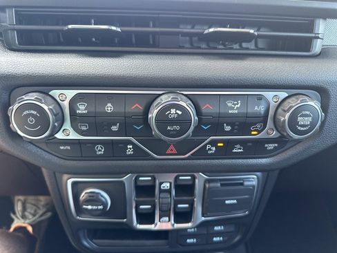 New 2025 Jeep Gladiator Sport image 4