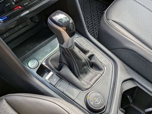 Used 2024 Volkswagen Tiguan SE R-Line image 19